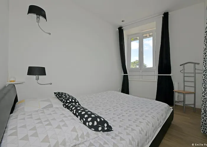 Comme A La Maison - De La Tour 圣康坦